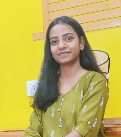 Nisha Chauhan  home tutor in Varanasi.